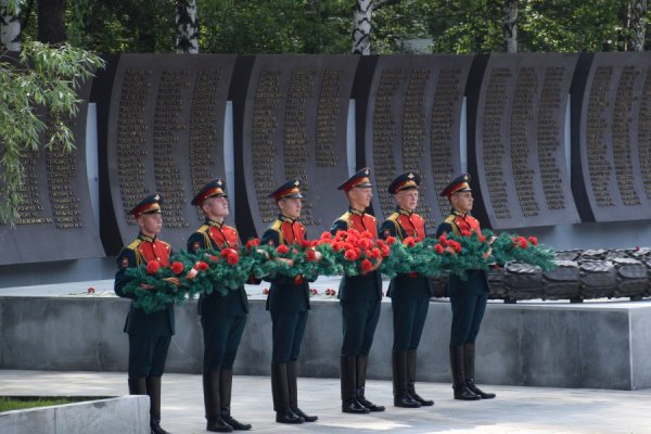 Памятник вечный огонь Екатеринбург