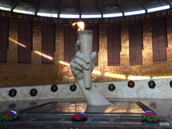 Памятник вечный огонь в Волгограде