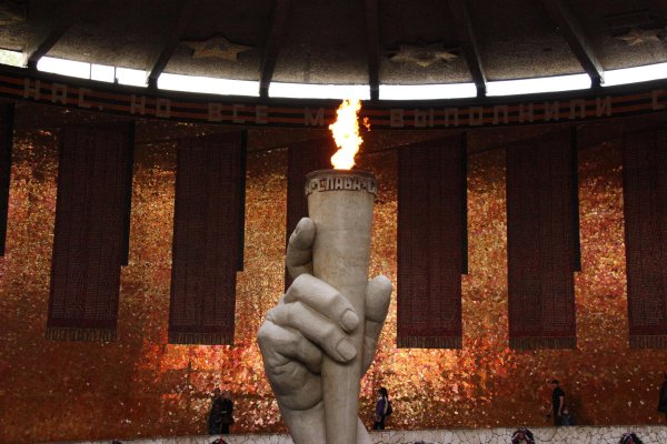 Мамаев Курган Волгоград факел огонь