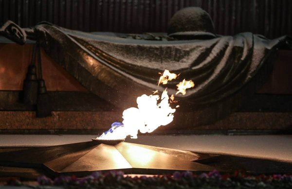 Могила неизвестного солдата Москва