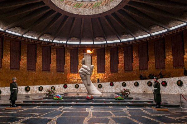 Вечный огонь Волгоград Мамаев Курган