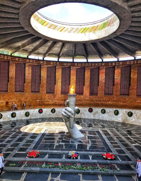 Мамаев Курган вечный огонь