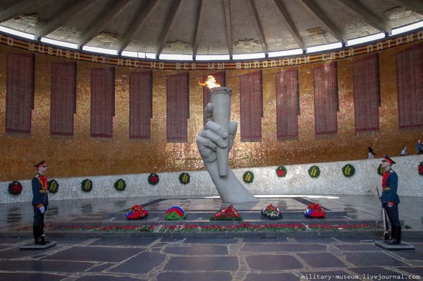 Вечный огонь Волгоград Мамаев Курган