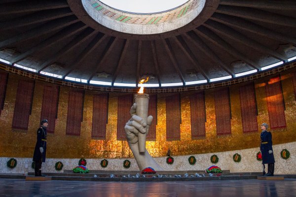 Вечный огонь Волгоград Мамаев Курган