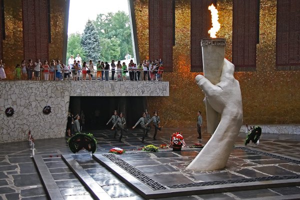 Мамаев Курган вечный огонь мемориал