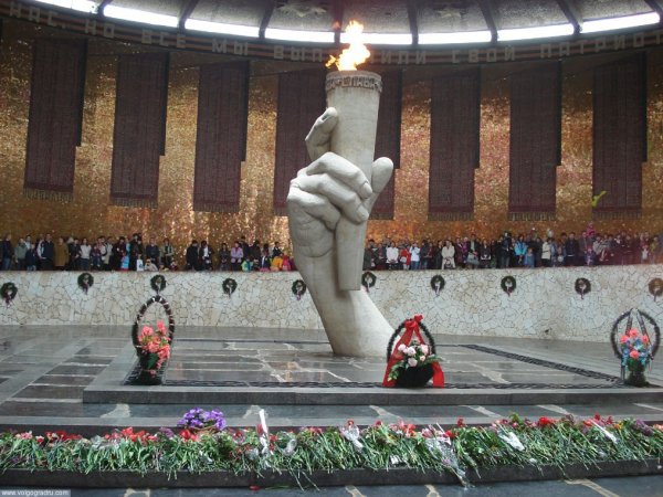 Вечный огонь Волгоград Мамаев Курган