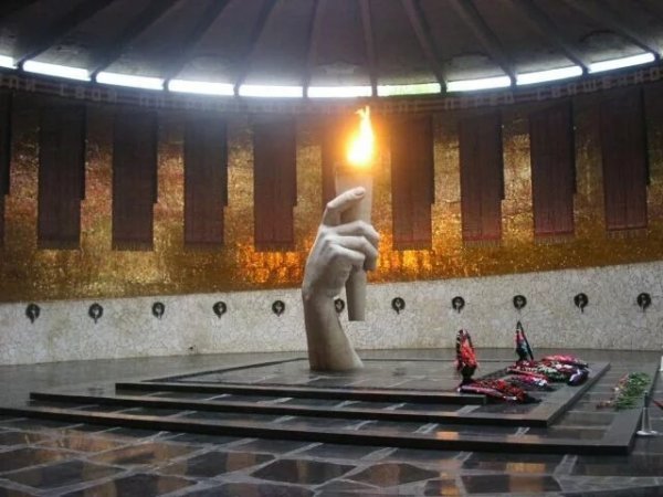 Родина-мать Волгоград вечный огонь