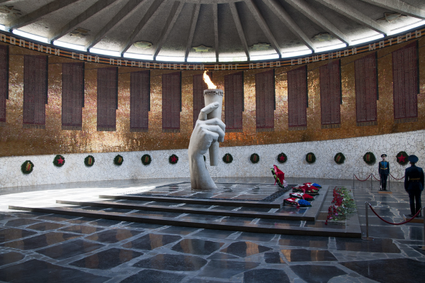 Вечный огонь Волгоград Мамаев Курган