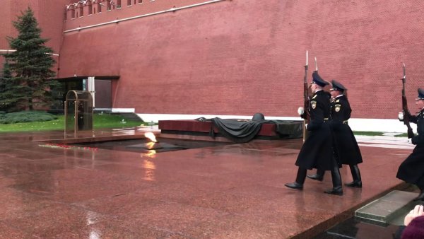 Почётный караул у вечного огня в Москве 1997