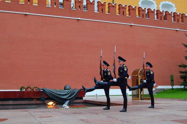 Караул у могилы неизвестного солдата Москва