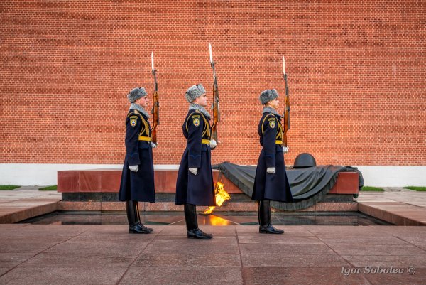 Караул около вечного огня Москва