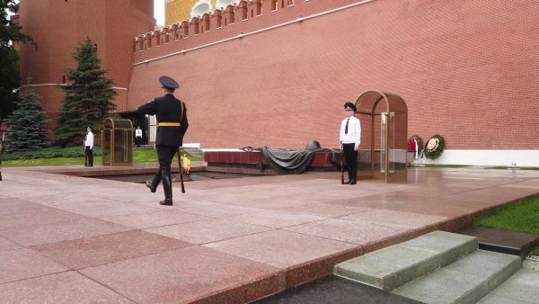 Александровский сад Москва караул