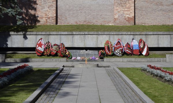 Мемориал с вечным огнём в Великом Новгороде