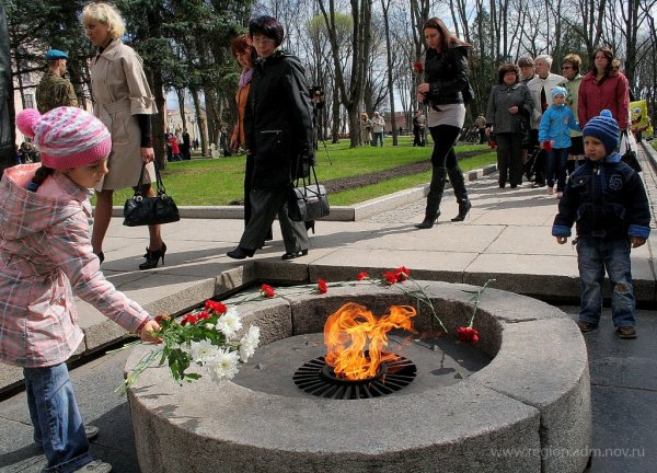 Вечный огонь в Великом Новгороде