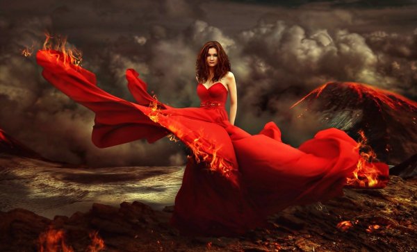 Девушка в Красном платье танцует