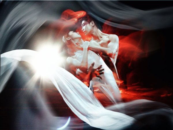 Мужчина и женщина в огне страсти