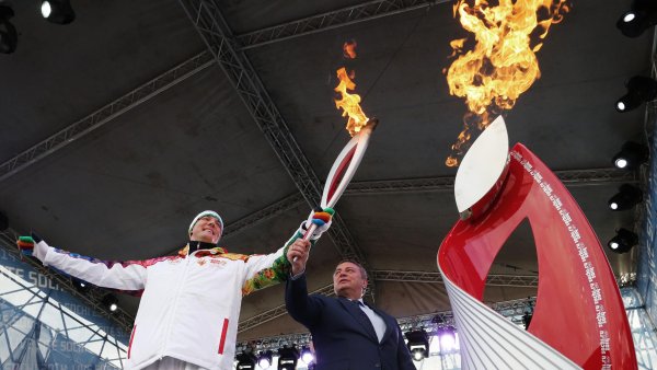 Зажжение олимпийского огня в Сочи