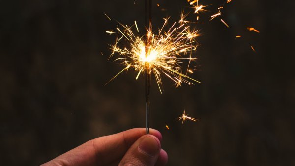 Искры бенгальских огней