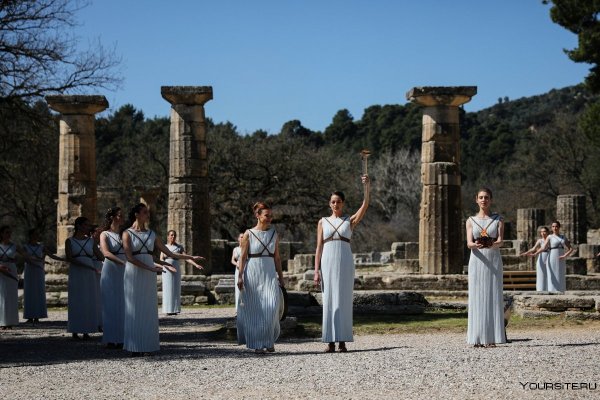 Зажжение олимпийского огня в древней Греции