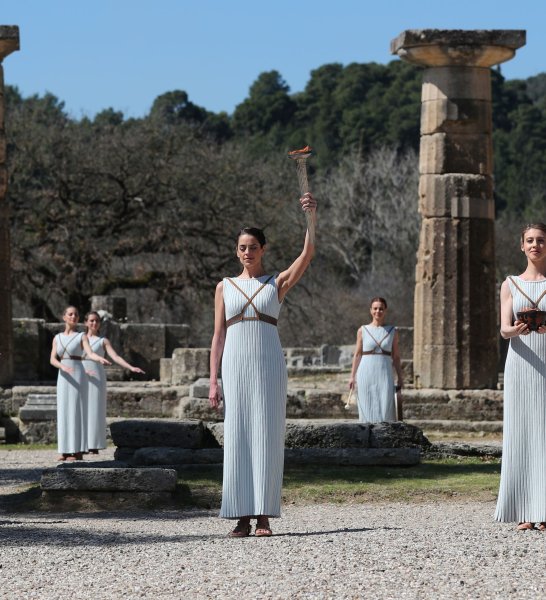 Церемония зажжения олимпийского огня в Греции 2020