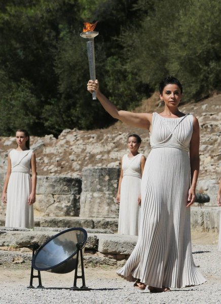 Церемонии зажжения огня в Греции