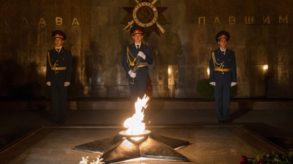 Караул около вечного огня Москва