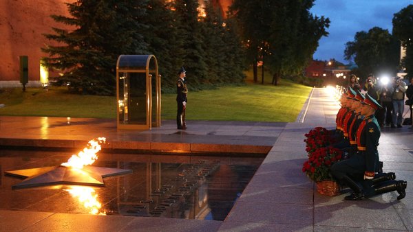 Вечный огонь мемориал Александровский сад