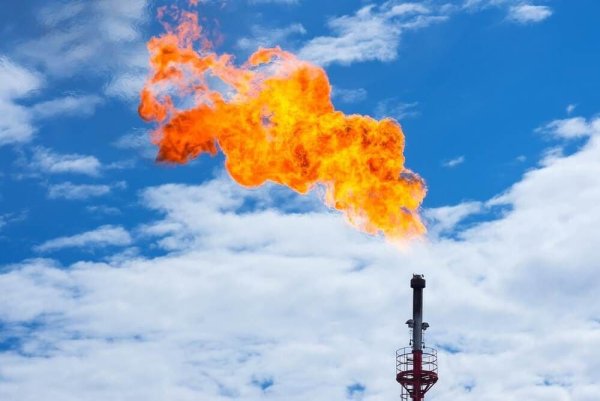 Попутный нефтяной ГАЗ факел