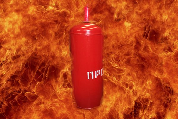 Газовый баллон в огне