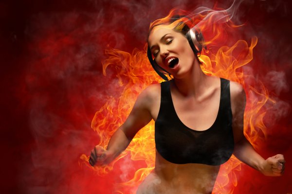 Девушка Танцующая в огне