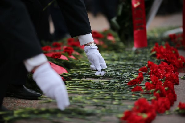 Возложенные цветы