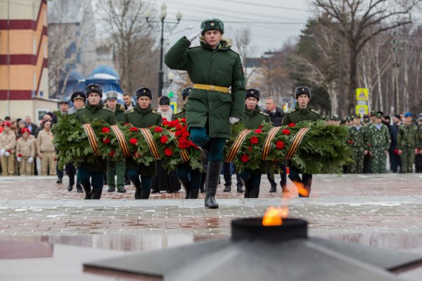 Гирлянда для возложения к памятнику