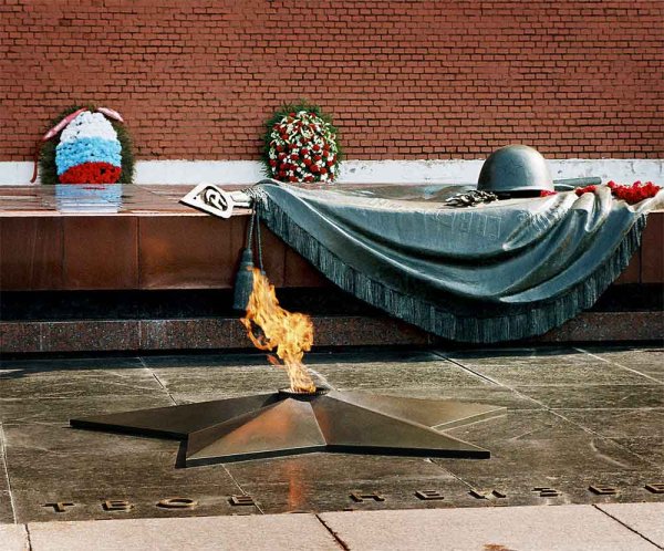 Вечный огонь на красной площади