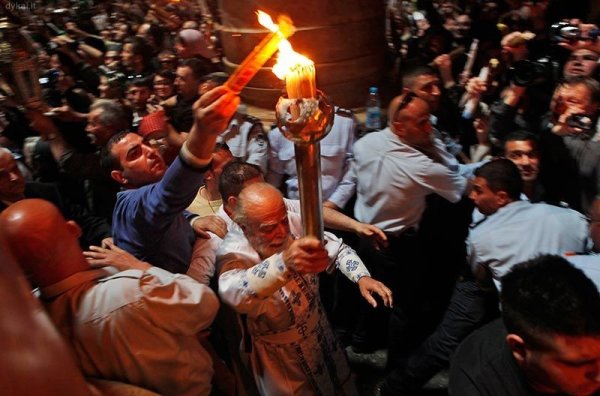 Сошествие Благодатного огня в Иерусалиме