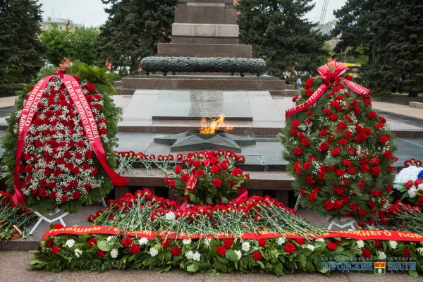 Возложение венков к Вечному огню Новосибирск