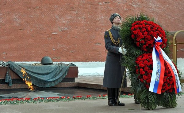 23 Февраля в России могила неизвестного солдата