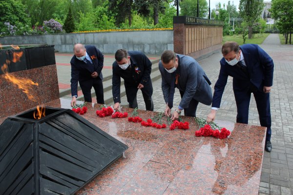 Вечный огонь Ульяновск Обелиск славы возложение цветов