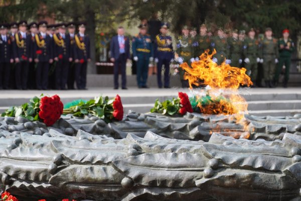 Возложение венков ветераны