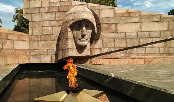 Горельеф Скорбящей матери-родине Самара