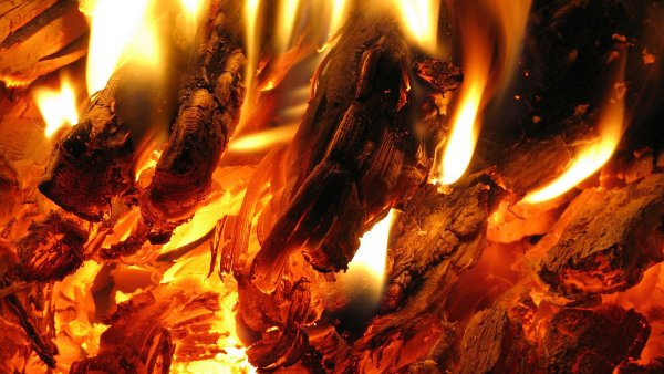 Горящий огонь