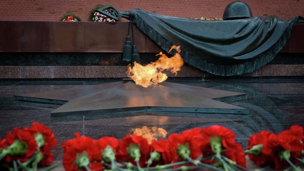 Вечный огонь могила неизвестного неизвестного солдата
