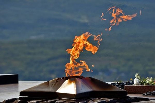 Вечный огонь в городе Мурманск