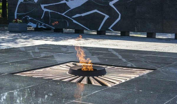 Мемориальный комплекс вечный огонь Якутск