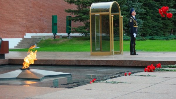 Первый мемориал «вечный огонь» в в Москве-