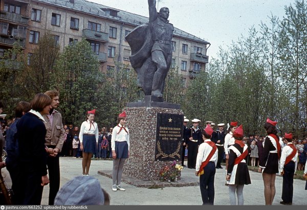 Пионеры у вечного огня 1980 год
