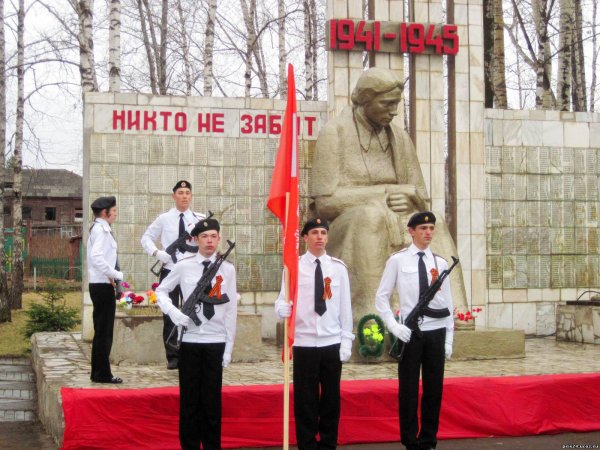 Караул у вечного огня в Красноярске