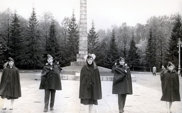 Пионерский караул у вечного огня