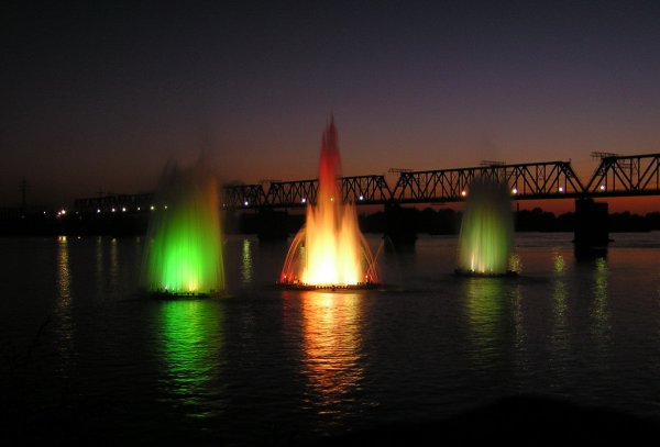 Фонтан на Оби в Новосибирске