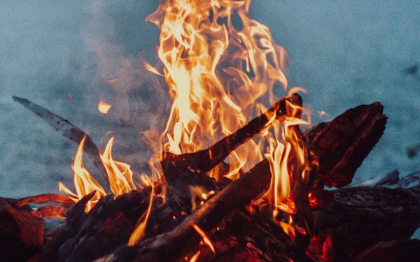 Горящий огонь