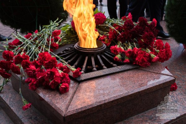 Мемориал вечный огонь Севастополь на Нахимова